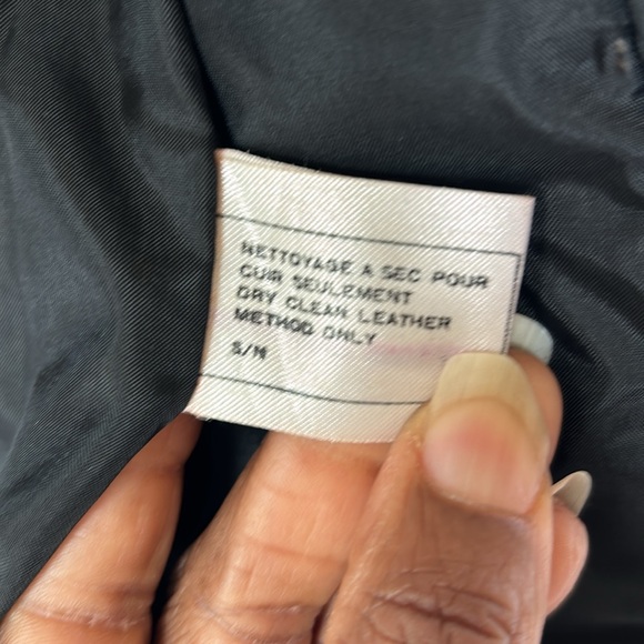 ADA black leather women’s vest. Size Small. Two pockets in front. - Picture 10 of 11